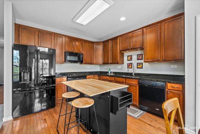 1123 Pine Valley Court, Elgin, IL 60124