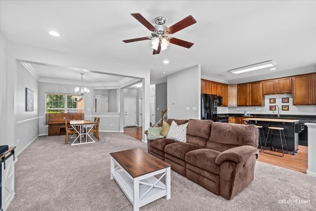 1123 Pine Valley Court, Elgin, IL 60124