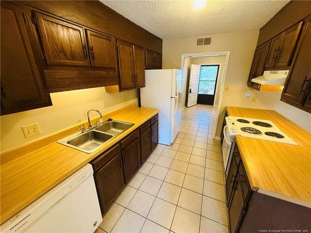 6809 Timbercroft Lane, Fayetteville, NC 28314