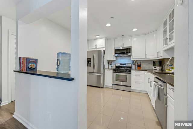 7 Eagles Notch Drive 4, Englewood, NJ 07631
