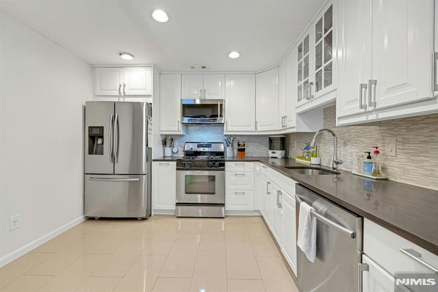 7 Eagles Notch Drive 4, Englewood, NJ 07631