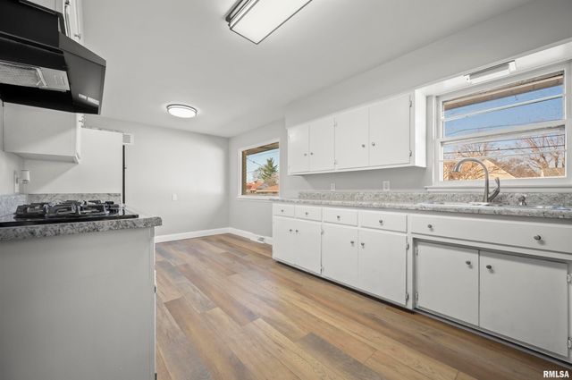 1021 W WESTWOOD Drive, Peoria, IL 61604