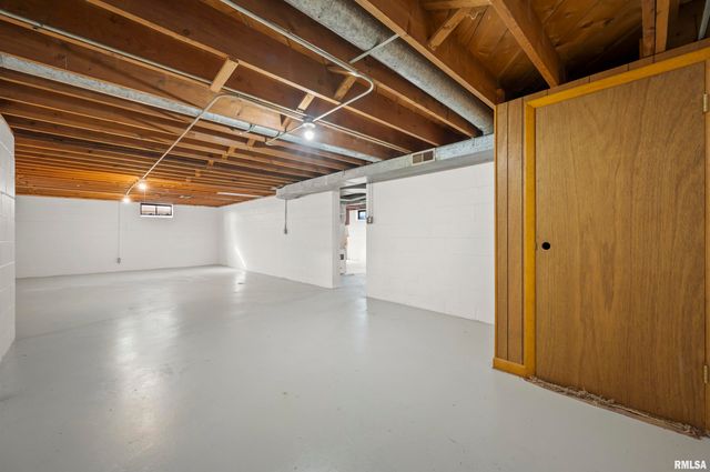 1021 W WESTWOOD Drive, Peoria, IL 61604