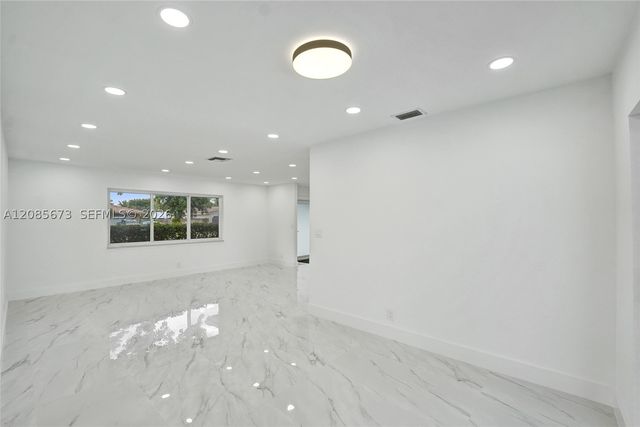 10601 NW 43rd Ct, Coral Springs, FL 33065