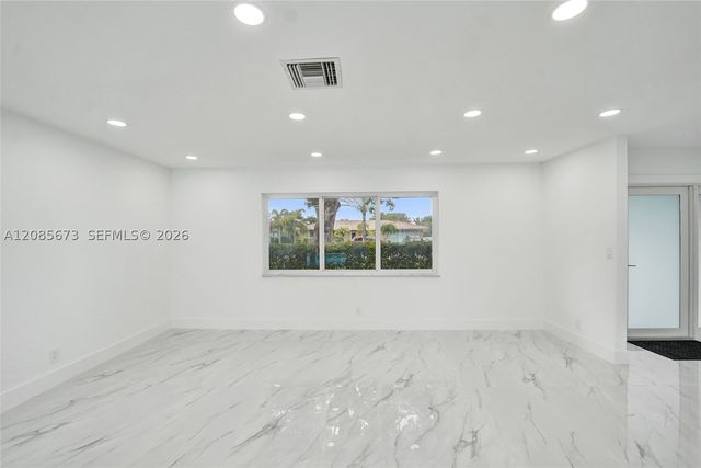 10601 NW 43rd Ct, Coral Springs, FL 33065