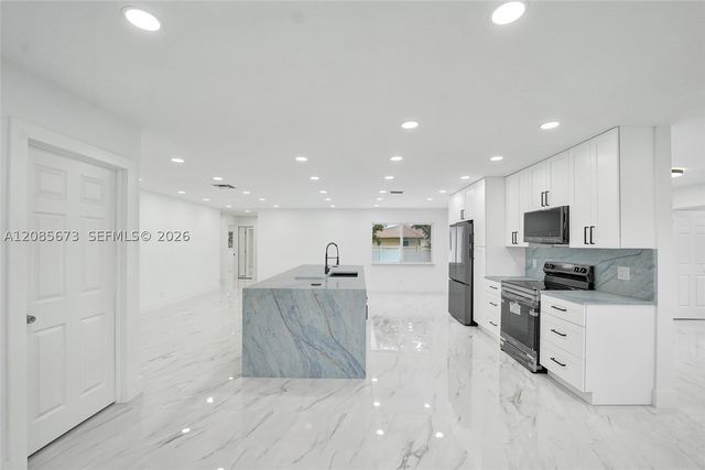 10601 NW 43rd Ct, Coral Springs, FL 33065
