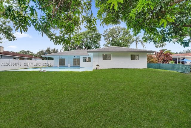 10601 NW 43rd Ct, Coral Springs, FL 33065