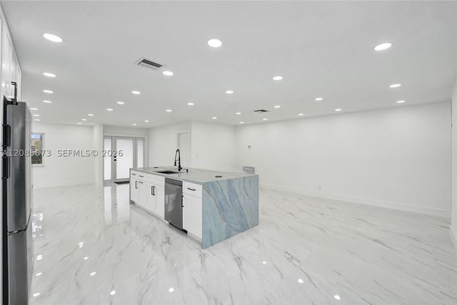 10601 NW 43rd Ct, Coral Springs, FL 33065