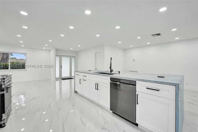 10601 NW 43rd Ct, Coral Springs, FL 33065