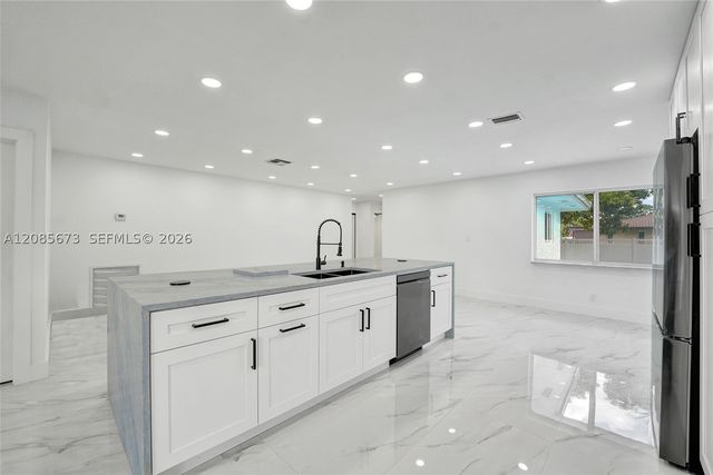 10601 NW 43rd Ct, Coral Springs, FL 33065