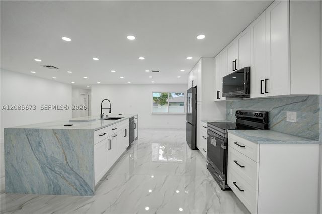 10601 NW 43rd Ct, Coral Springs, FL 33065
