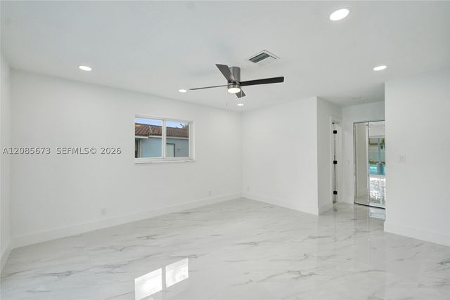 10601 NW 43rd Ct, Coral Springs, FL 33065
