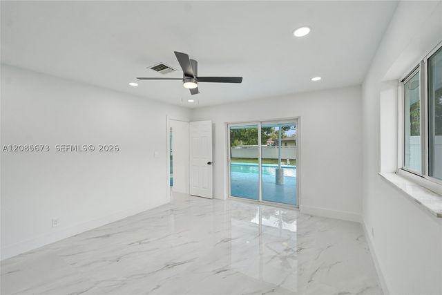 10601 NW 43rd Ct, Coral Springs, FL 33065
