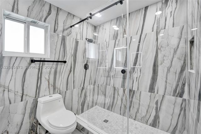 10601 NW 43rd Ct, Coral Springs, FL 33065