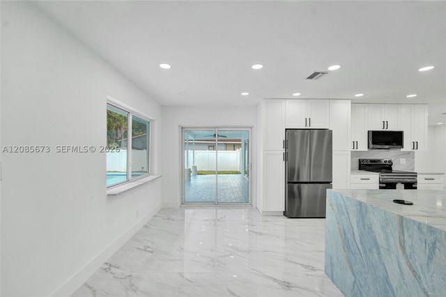 10601 NW 43rd Ct, Coral Springs, FL 33065
