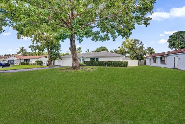 10601 NW 43rd Ct, Coral Springs, FL 33065