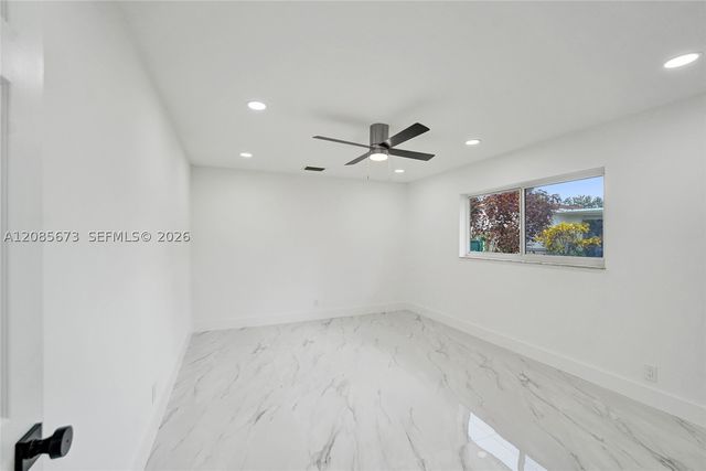 10601 NW 43rd Ct, Coral Springs, FL 33065