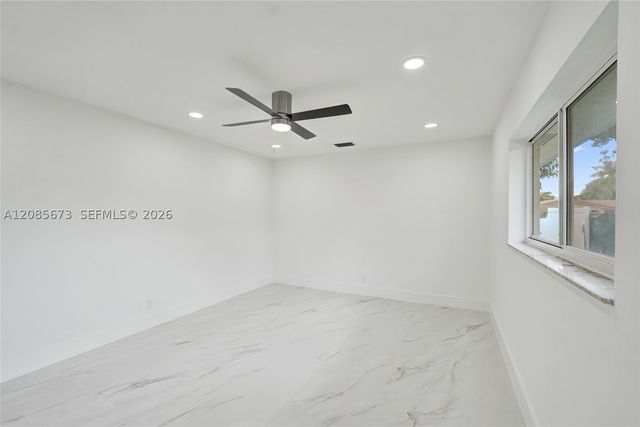 10601 NW 43rd Ct, Coral Springs, FL 33065
