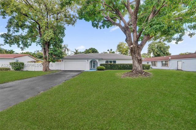10601 NW 43rd Ct, Coral Springs, FL 33065