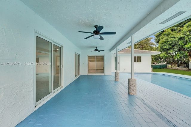 10601 NW 43rd Ct, Coral Springs, FL 33065