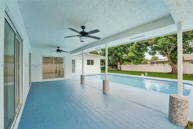 10601 NW 43rd Ct, Coral Springs, FL 33065