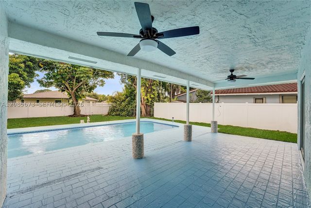 10601 NW 43rd Ct, Coral Springs, FL 33065