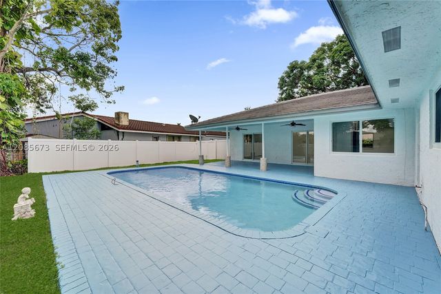 10601 NW 43rd Ct, Coral Springs, FL 33065