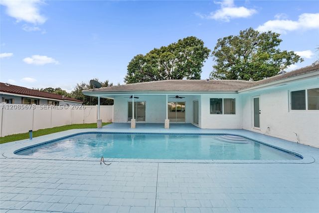 10601 NW 43rd Ct, Coral Springs, FL 33065