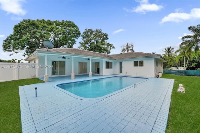 10601 NW 43rd Ct, Coral Springs, FL 33065