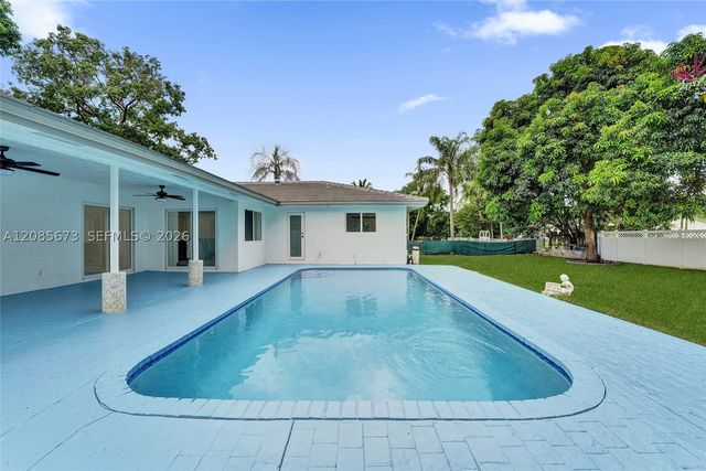10601 NW 43rd Ct, Coral Springs, FL 33065