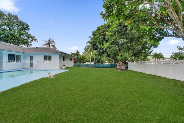 10601 NW 43rd Ct, Coral Springs, FL 33065
