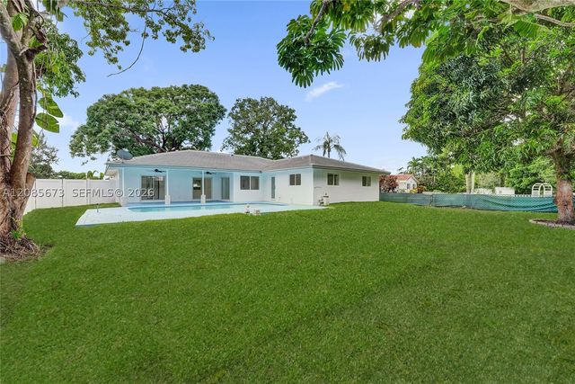 10601 NW 43rd Ct, Coral Springs, FL 33065