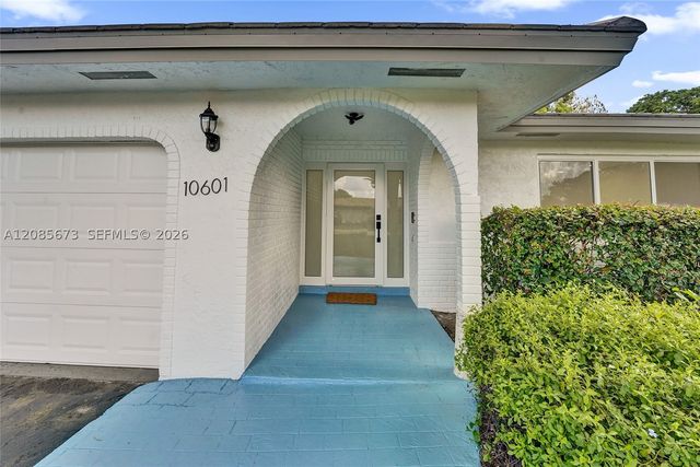 10601 NW 43rd Ct, Coral Springs, FL 33065