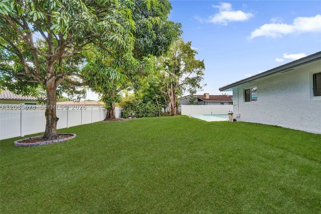 10601 NW 43rd Ct, Coral Springs, FL 33065