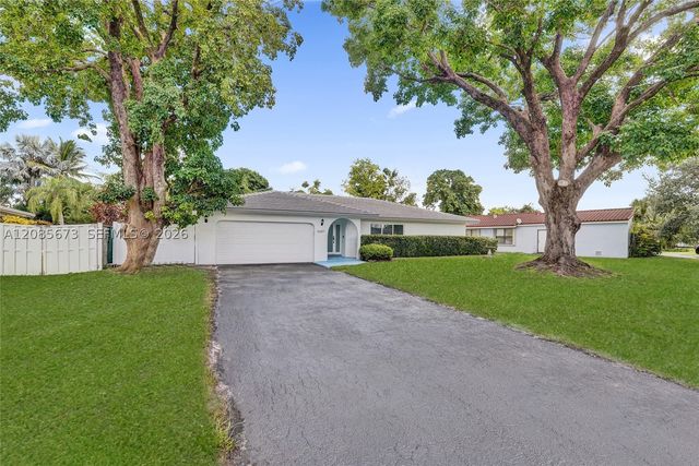 10601 NW 43rd Ct, Coral Springs, FL 33065