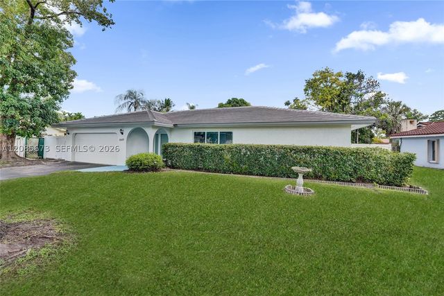 10601 NW 43rd Ct, Coral Springs, FL 33065