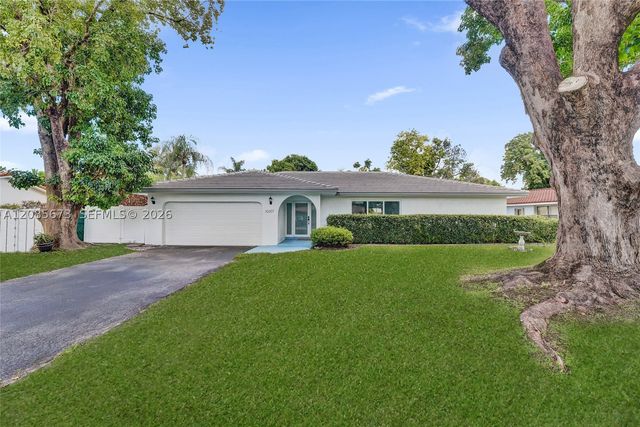 10601 NW 43rd Ct, Coral Springs, FL 33065
