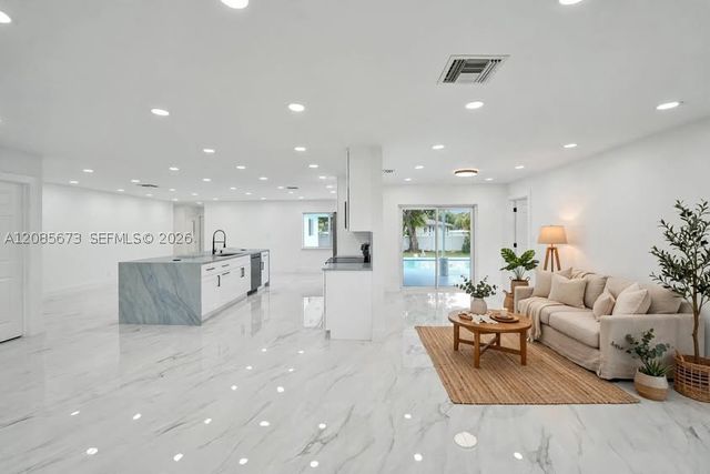 10601 NW 43rd Ct, Coral Springs, FL 33065