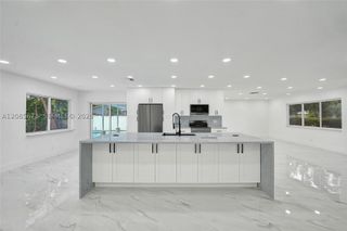 10601 NW 43rd Ct, Coral Springs, FL 33065
