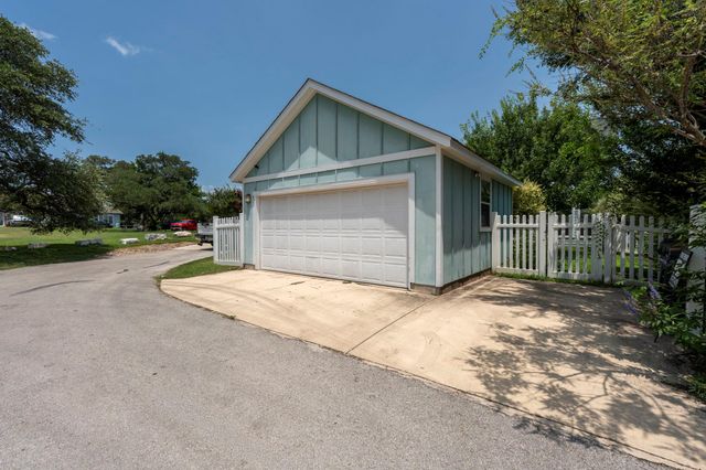 423 Wetzel, Kyle, TX 78640