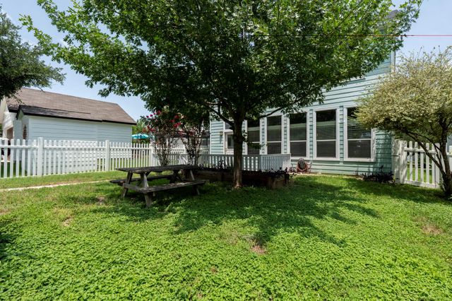 423 Wetzel, Kyle, TX 78640