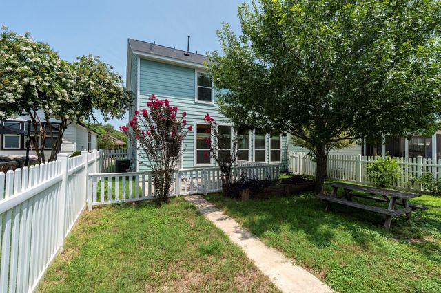 423 Wetzel, Kyle, TX 78640