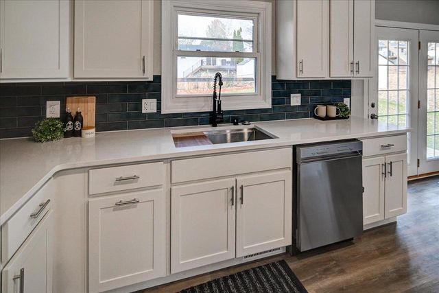 10 Ammerman Circle, Madison, WI 53716