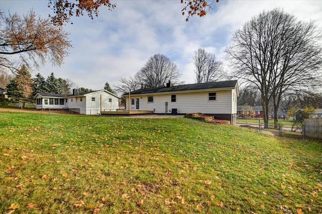 10 Ammerman Circle, Madison, WI 53716