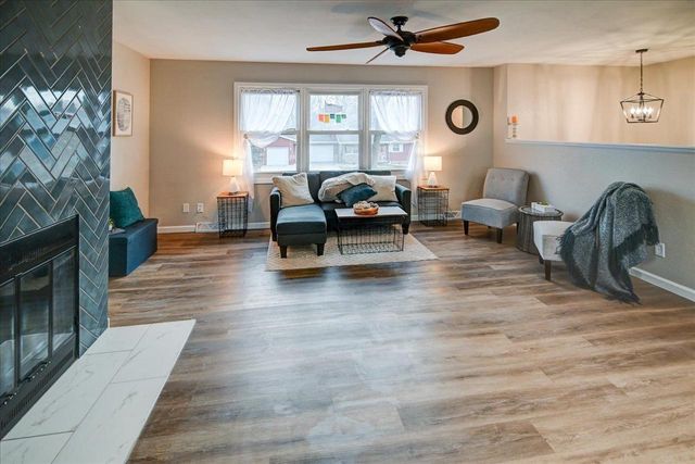 10 Ammerman Circle, Madison, WI 53716