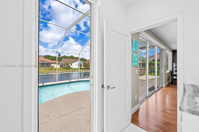 10237 NW 53rd Ct, Coral Springs, FL 33076