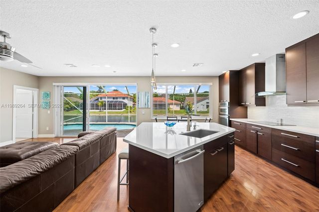 10237 NW 53rd Ct, Coral Springs, FL 33076