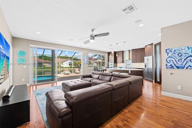 10237 NW 53rd Ct, Coral Springs, FL 33076