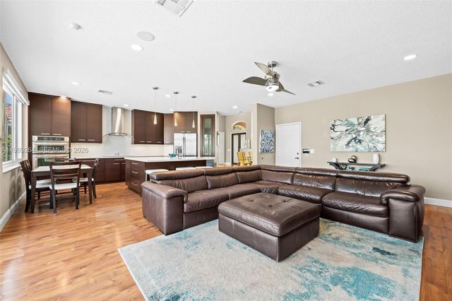 10237 NW 53rd Ct, Coral Springs, FL 33076