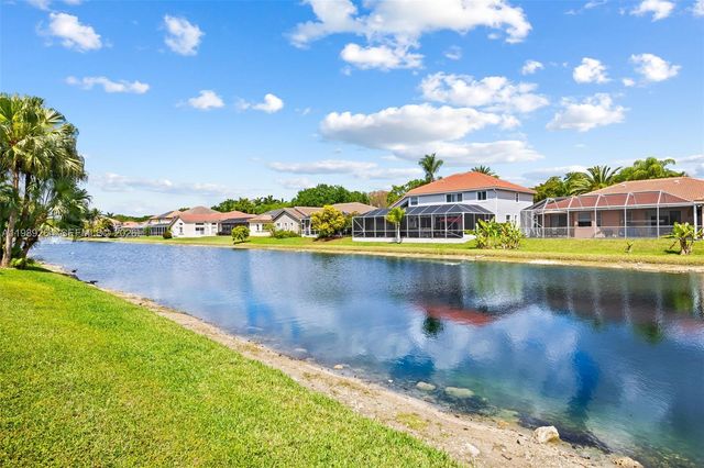 10237 NW 53rd Ct, Coral Springs, FL 33076